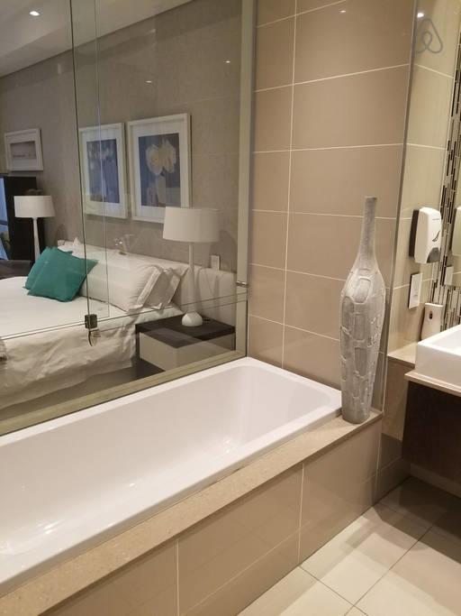 Apartment 615 Sandton Skye *