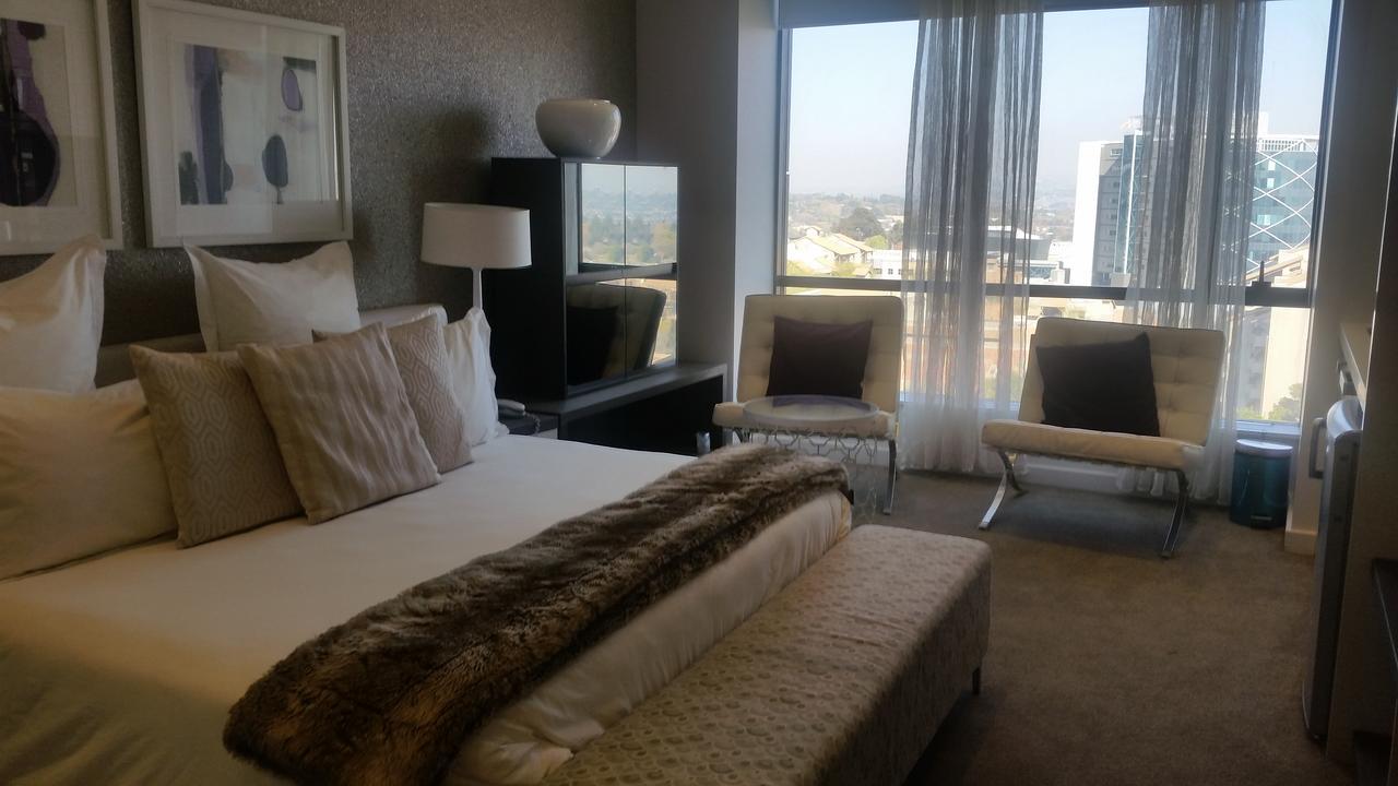 615 Sandton Skye Johannesburg