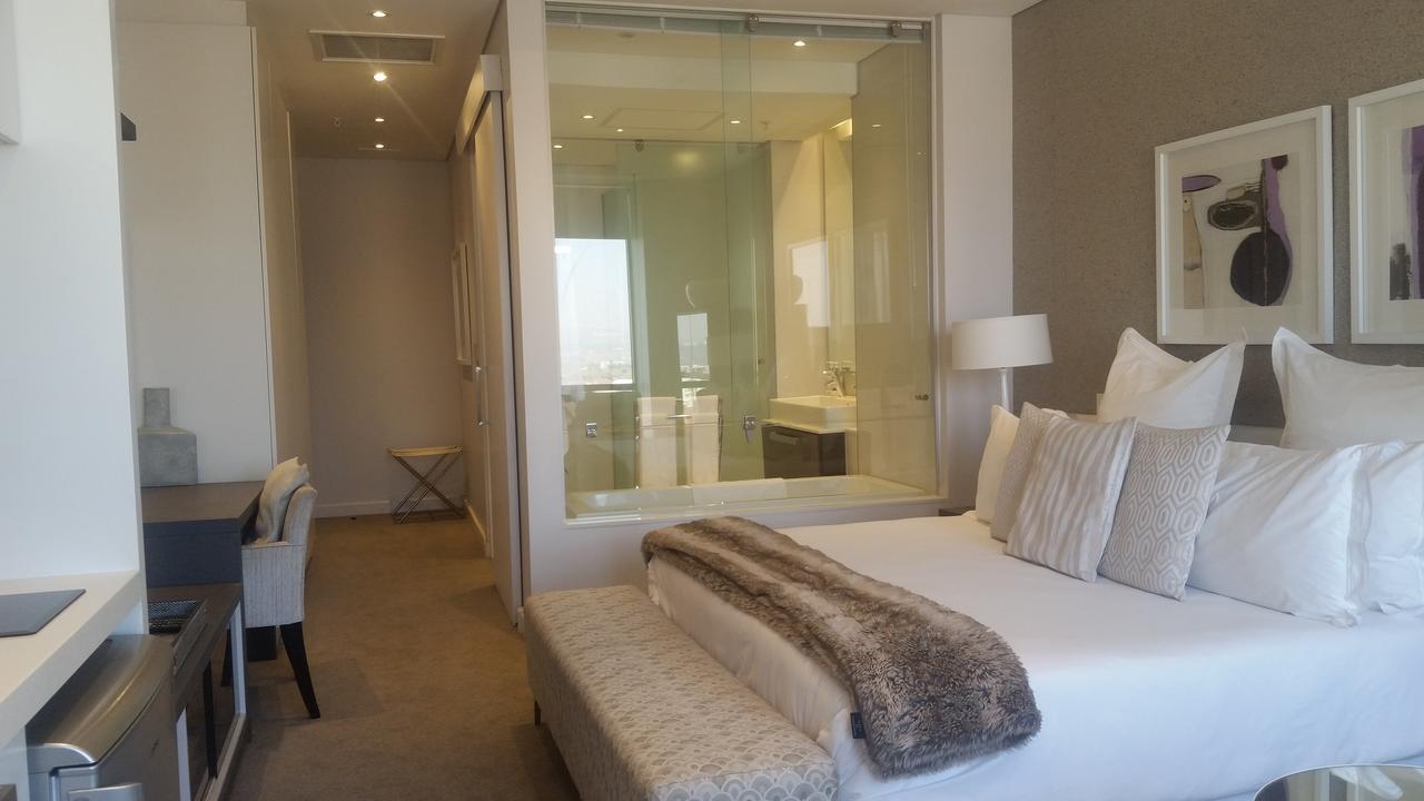 615 Sandton Skye Apartment *