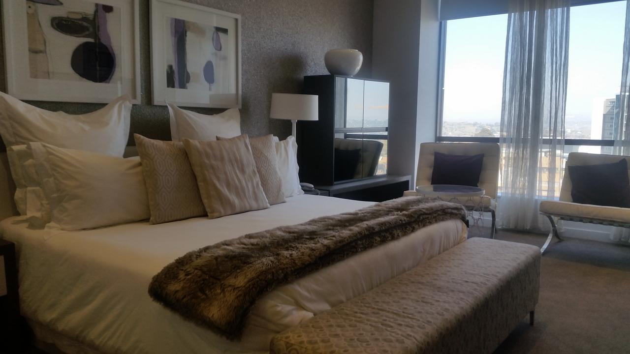 615 Sandton Skye * Johannesburg