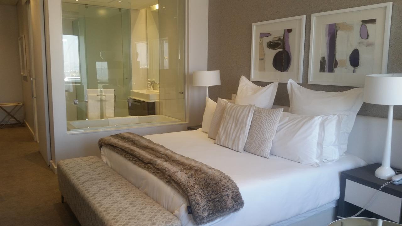 615 Sandton Skye Apartment Johannesburg