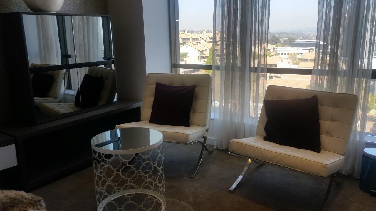 615 Sandton Skye Apartment