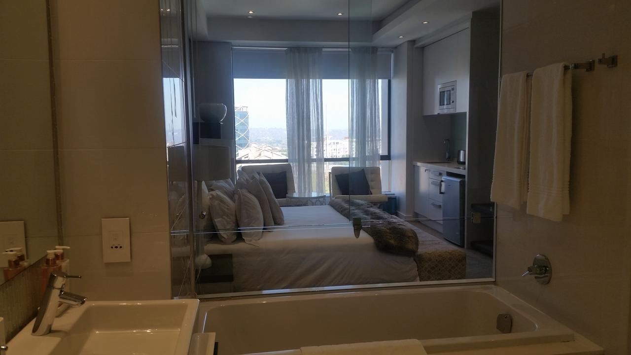 615 Sandton Skye * Johannesburg