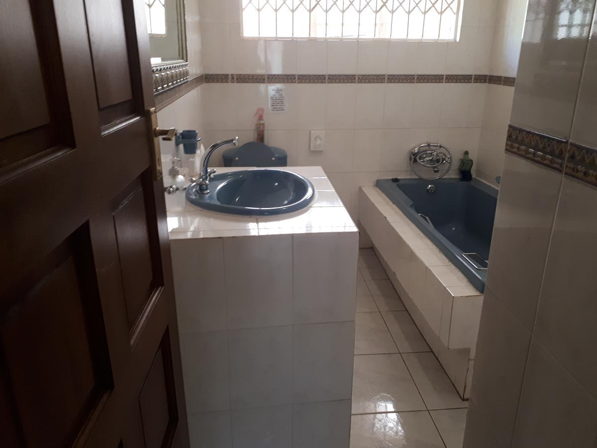 Hoyohoyo Chartwell Hotel 4*