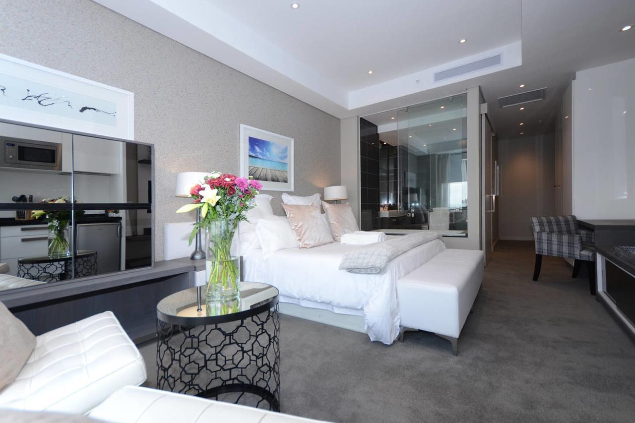 615 Sandton Skye * Johannesburg