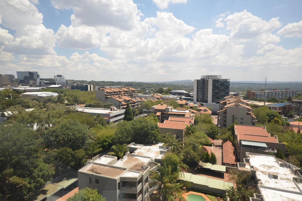 615 Sandton Skye Apartment *