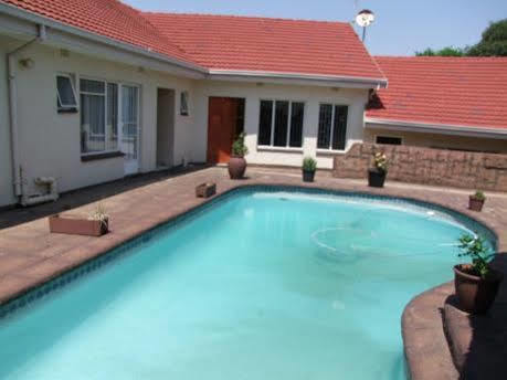 Kempton Park Country 4*