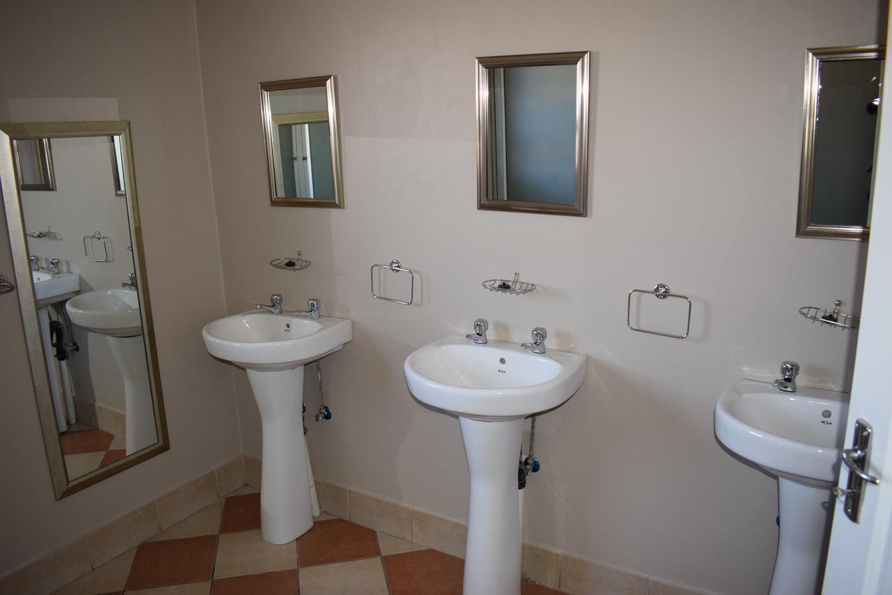 Vilakazi Backpackers *