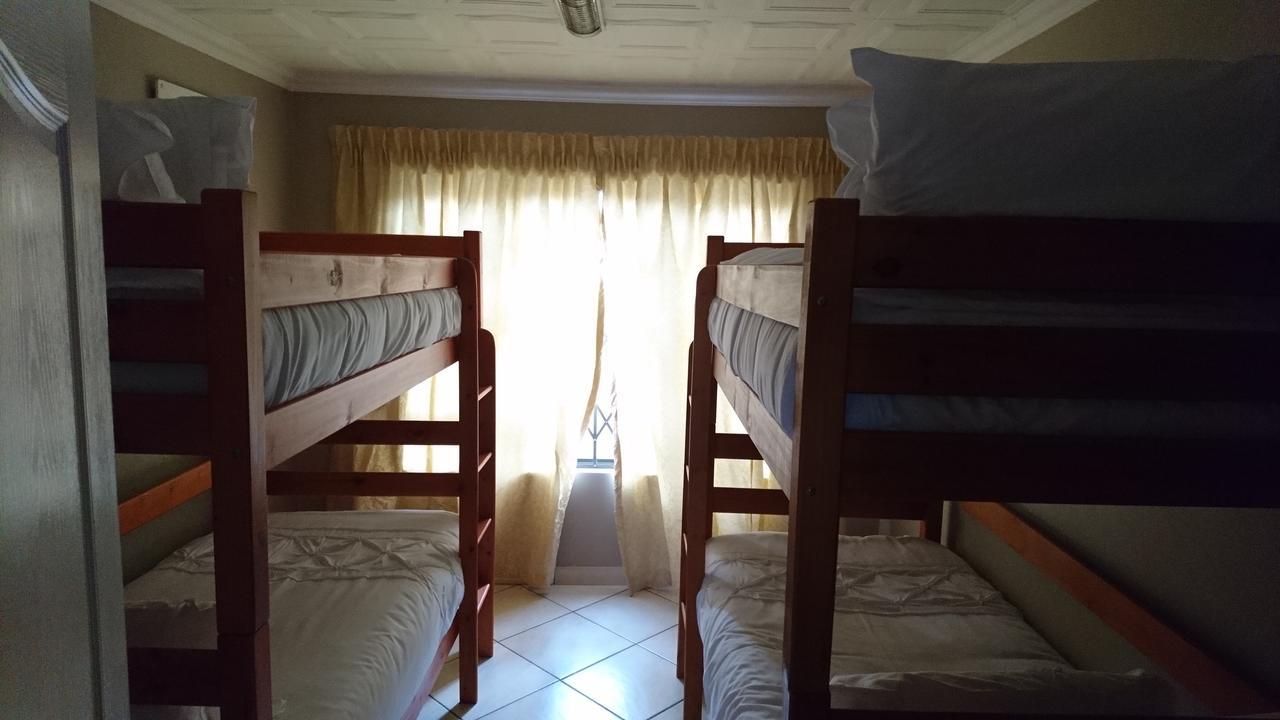 Vilakazi Backpackers *