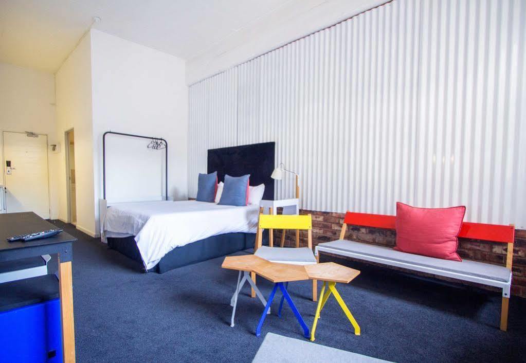 Curiocity Backpackers Albergue *