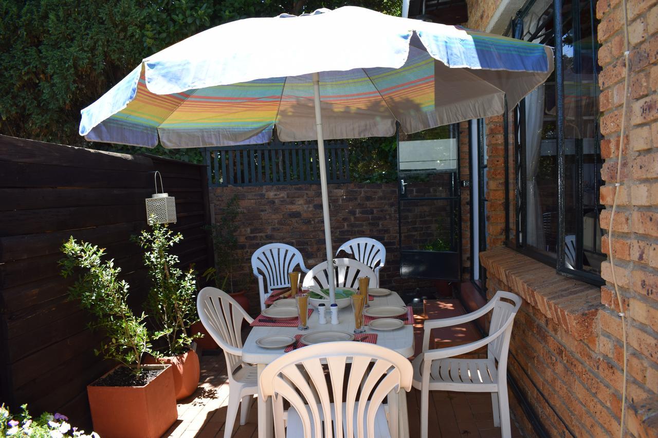 Casa de hóspedes Spacious In Parkhurst Joanesburgo