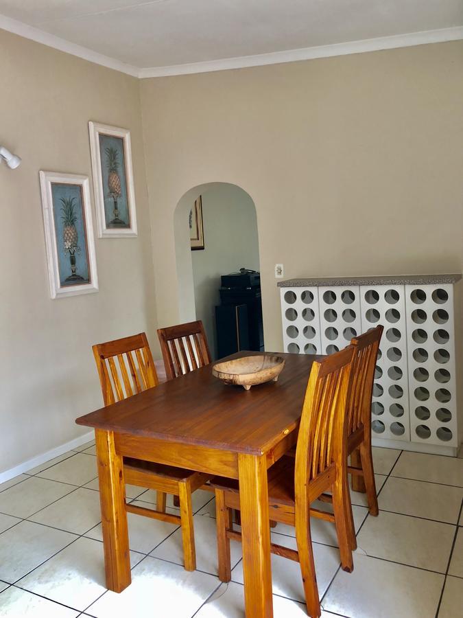 Nhà khách Mikes Place Johannesburg