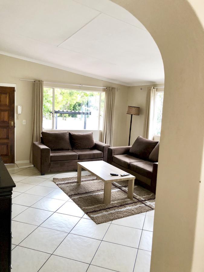 Nhà khách Mikes Place Johannesburg