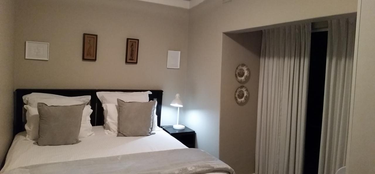 Rosebank By Claires 2* Johannesburg