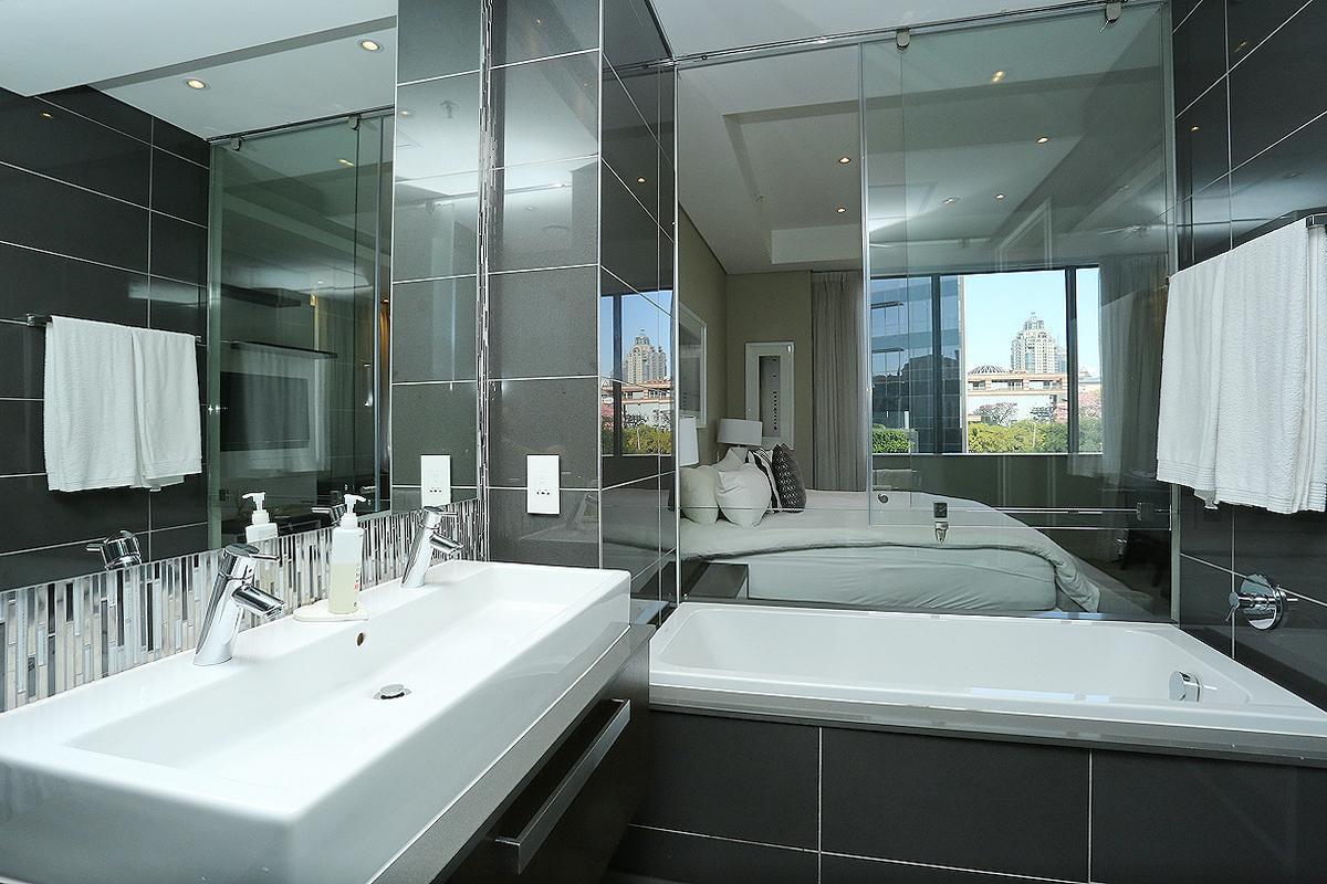 Căn hộ Sandton Skye Luxury *