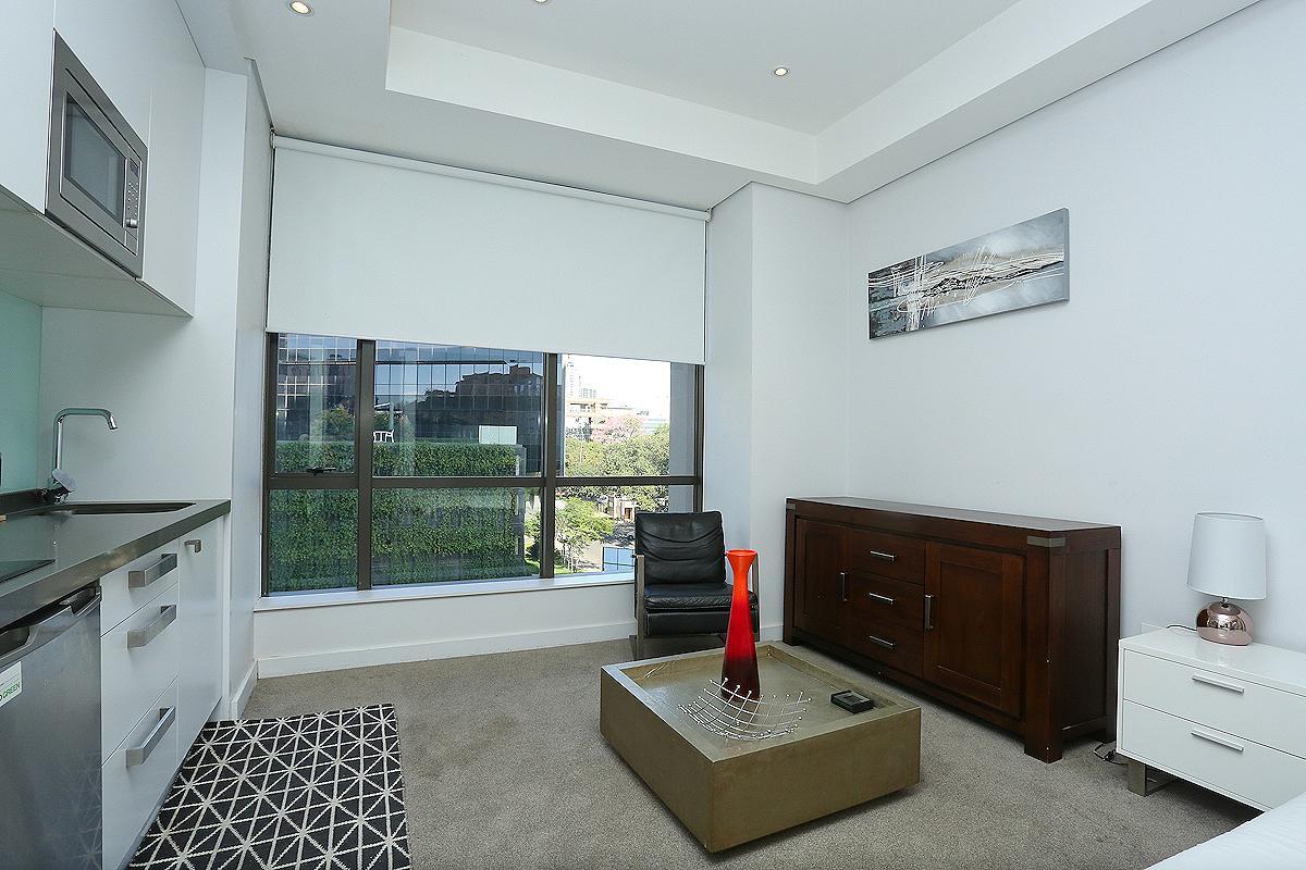 Căn hộ Sandton Skye Luxury *