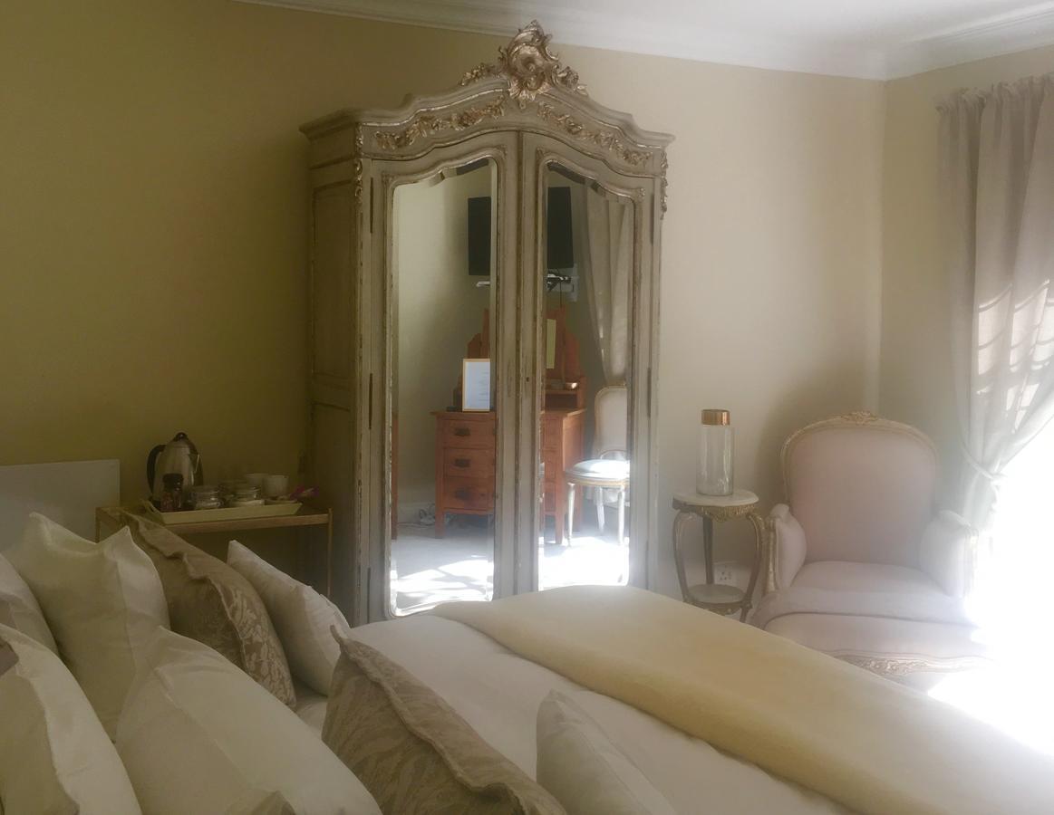Apartment Vair's Place In Sandton Paulshof - Apartment, Lux Suites &