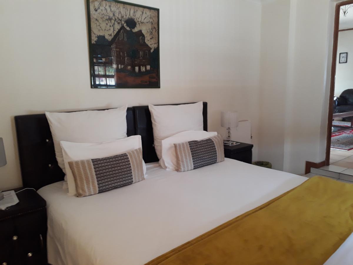 Bed & Breakfast Mizizi House Of Sandton
