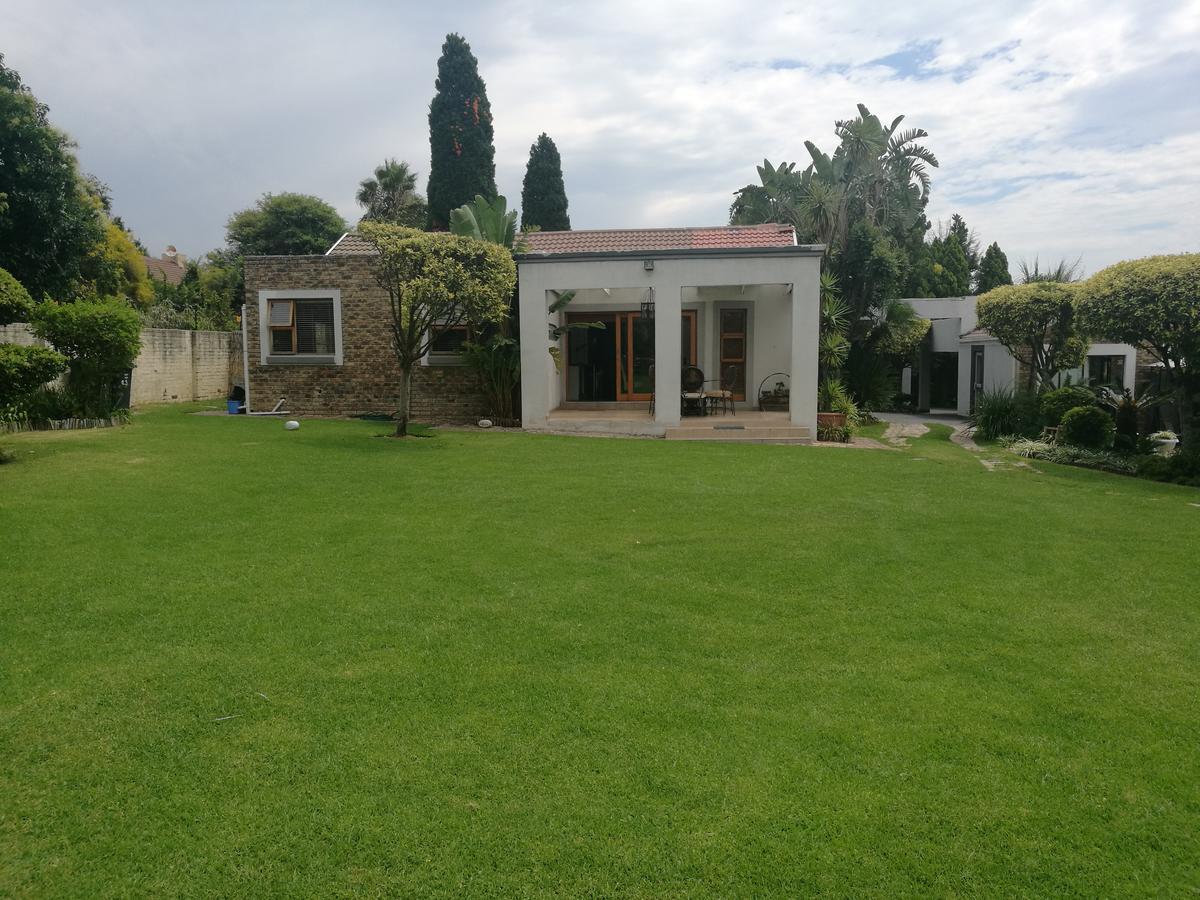Corgi Guest house 4*