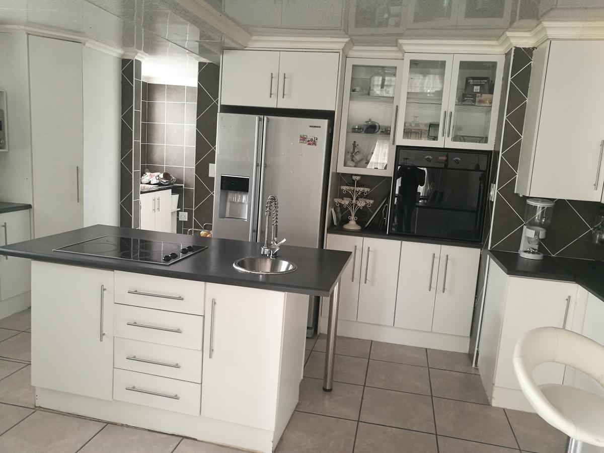 Corgi Guest house 4*