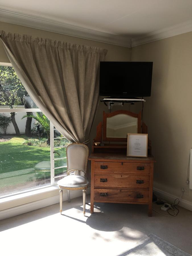 Vair's Place In Sandton Paulshof - Apartment, Lux Suites & * Johannesburg