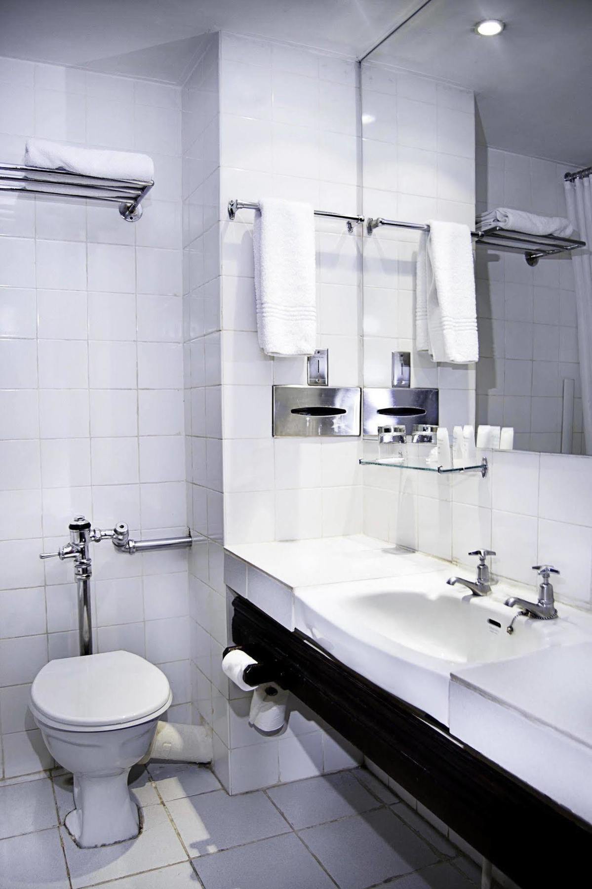 Khách sạn The Devonshire 3*