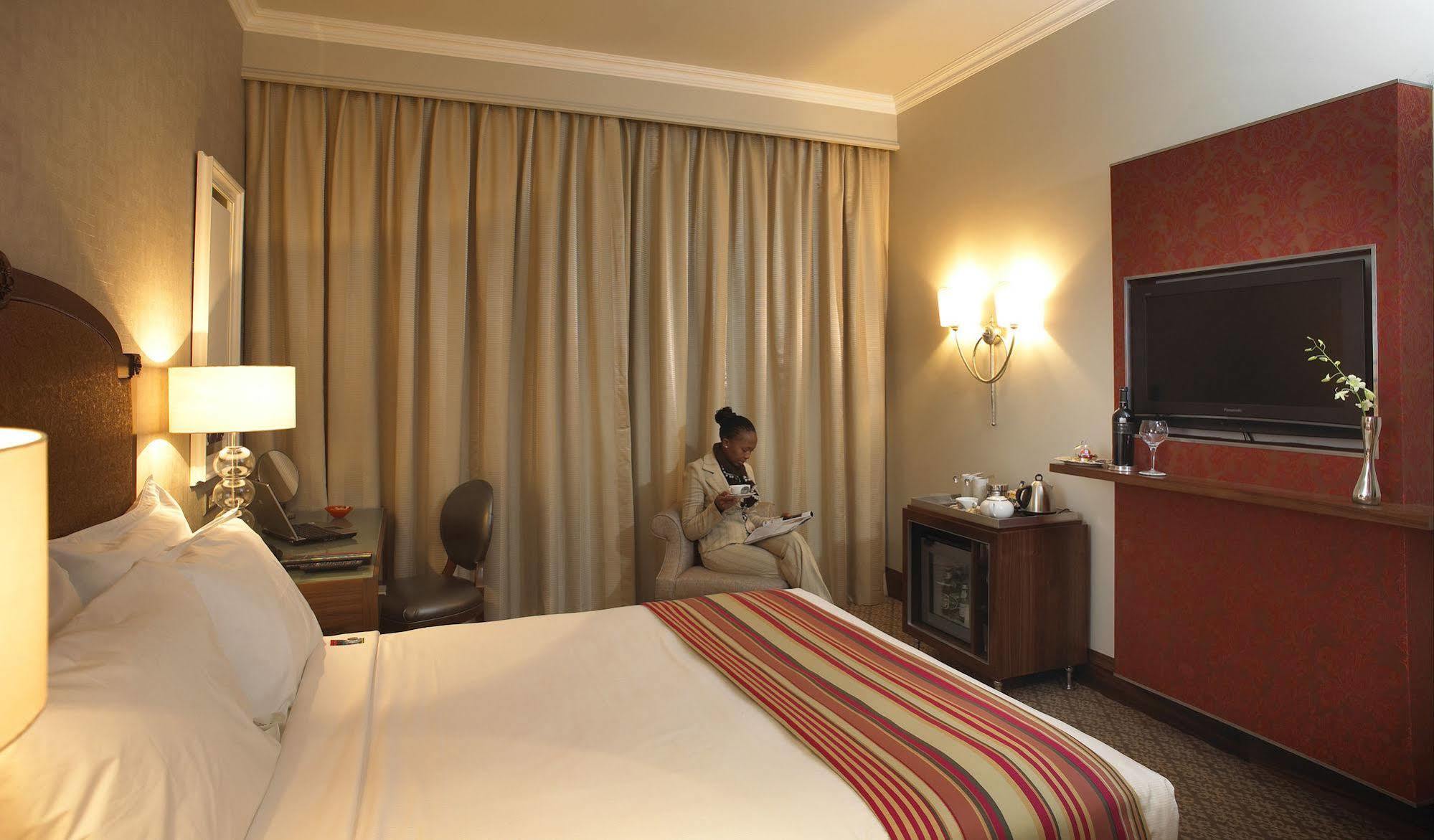 Pivot Montecasino 4*
