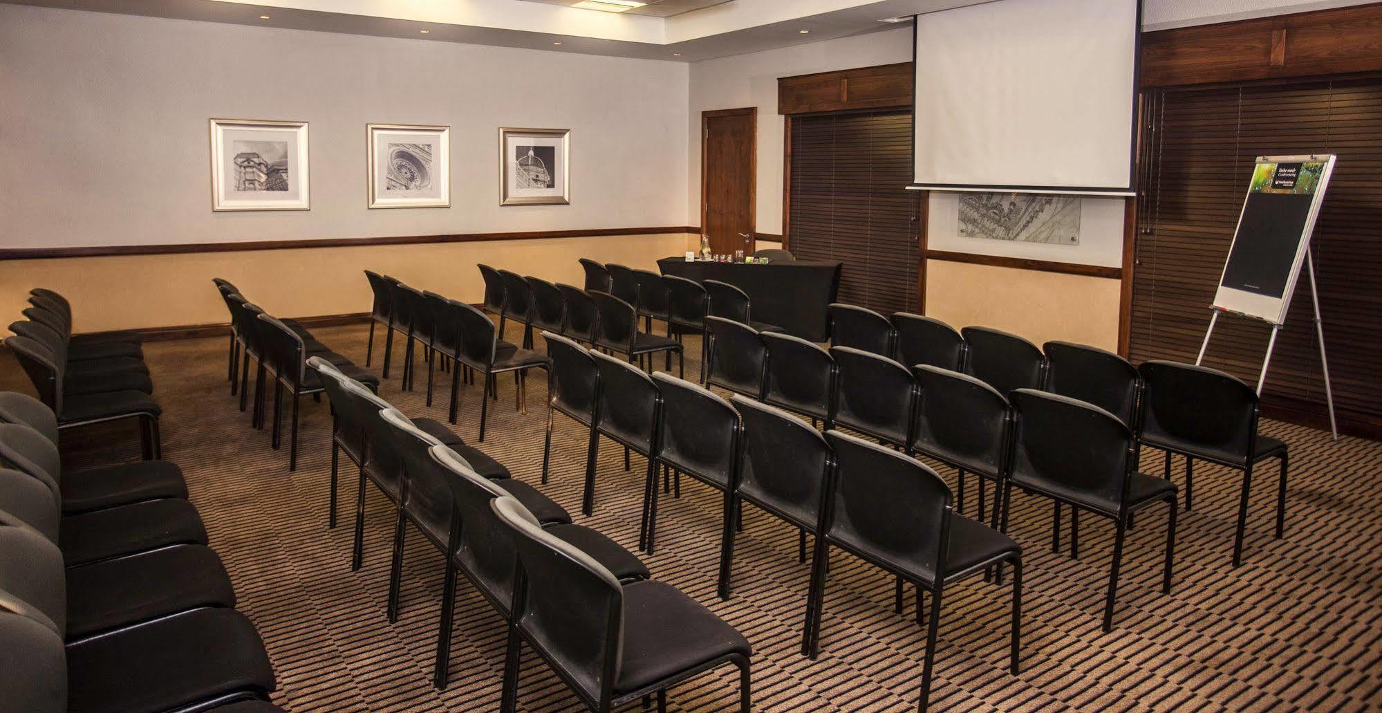 Hotel Pivot Montecasino 4*