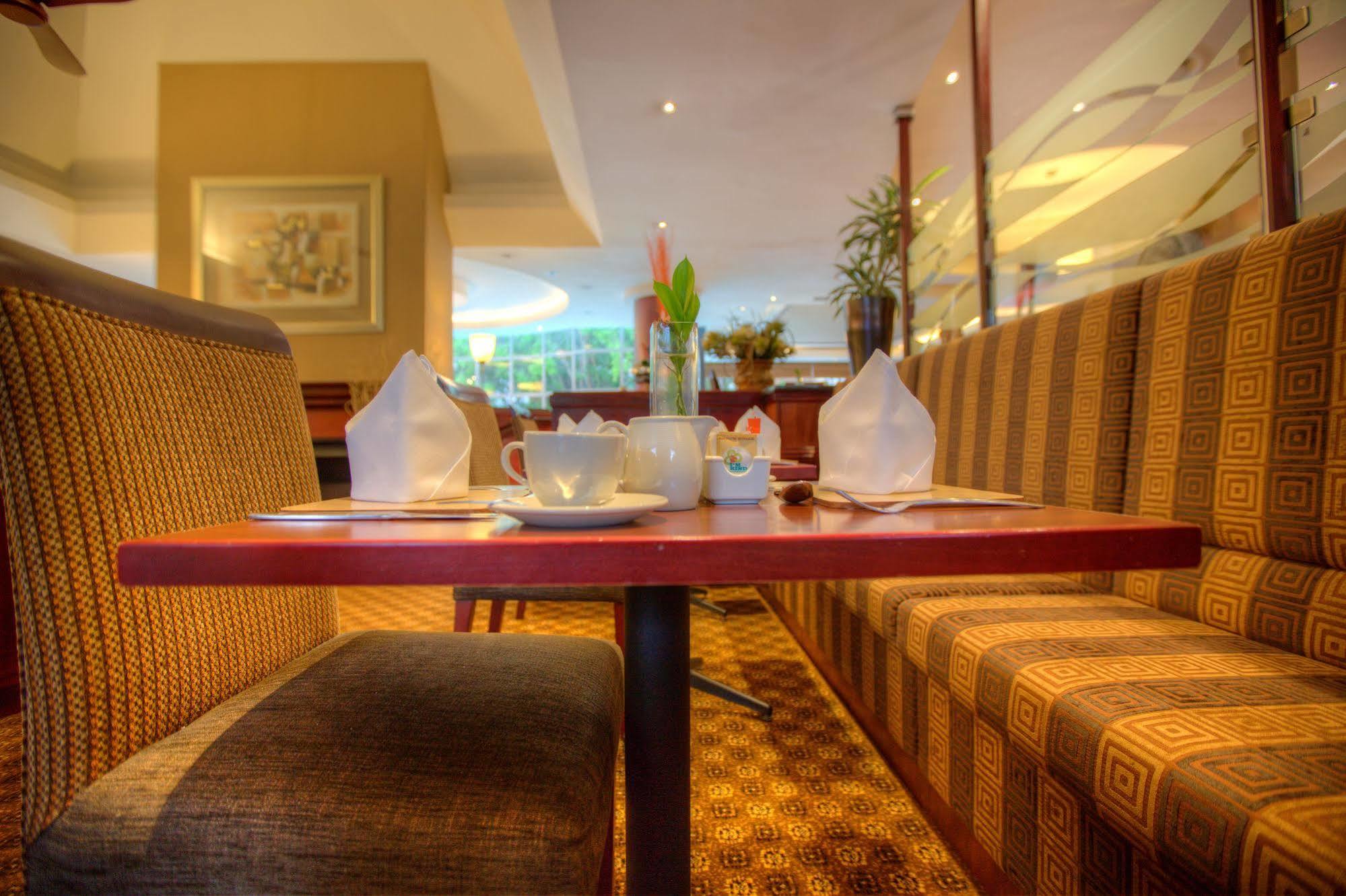 Bryanston Hotel 3*
