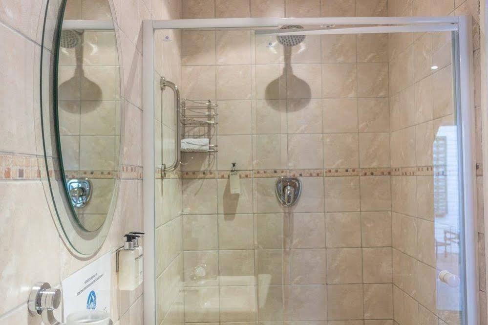 Guest house Thatchfoord 4*