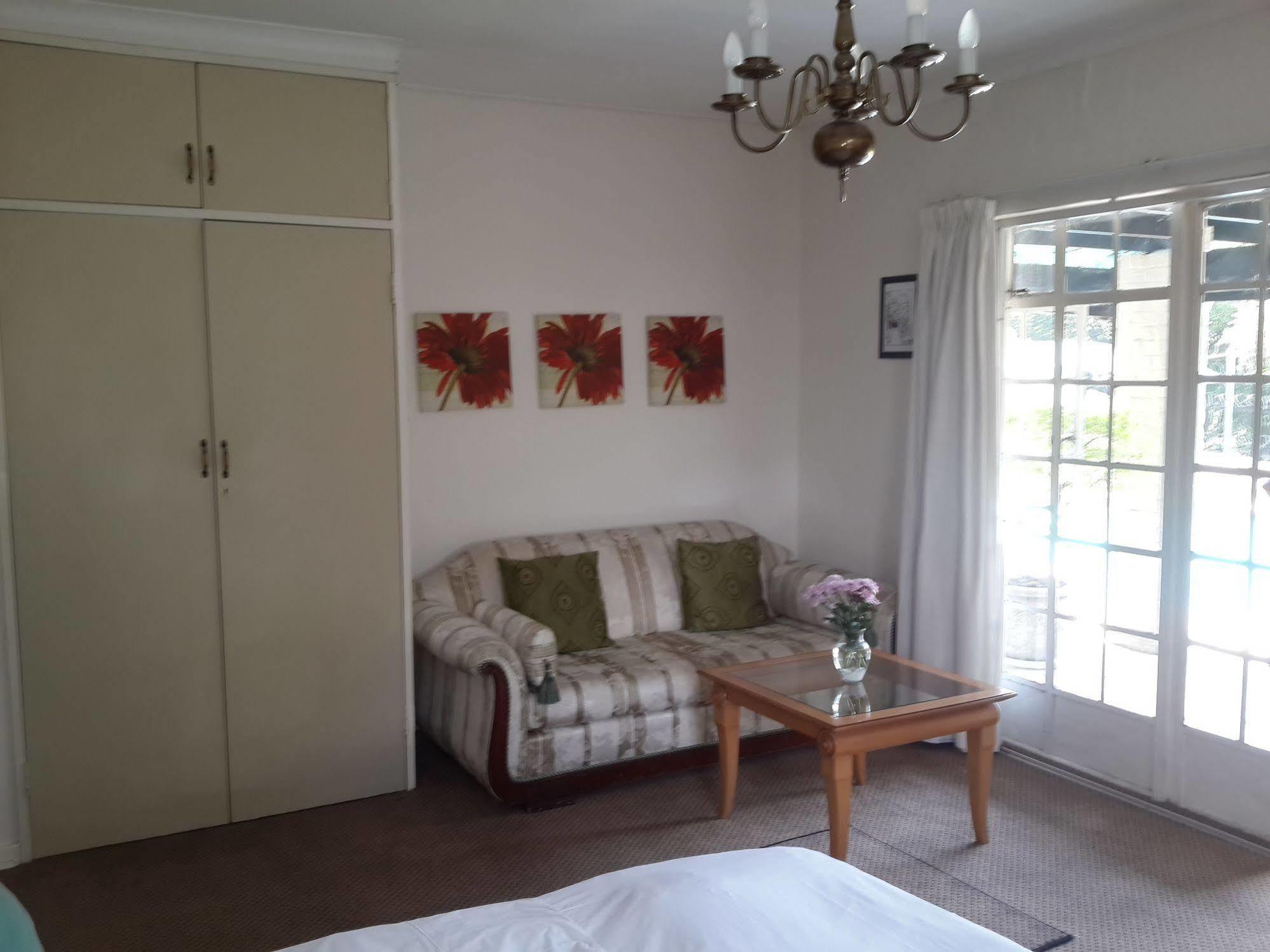 Thatchfoord Guest house Johannesburg