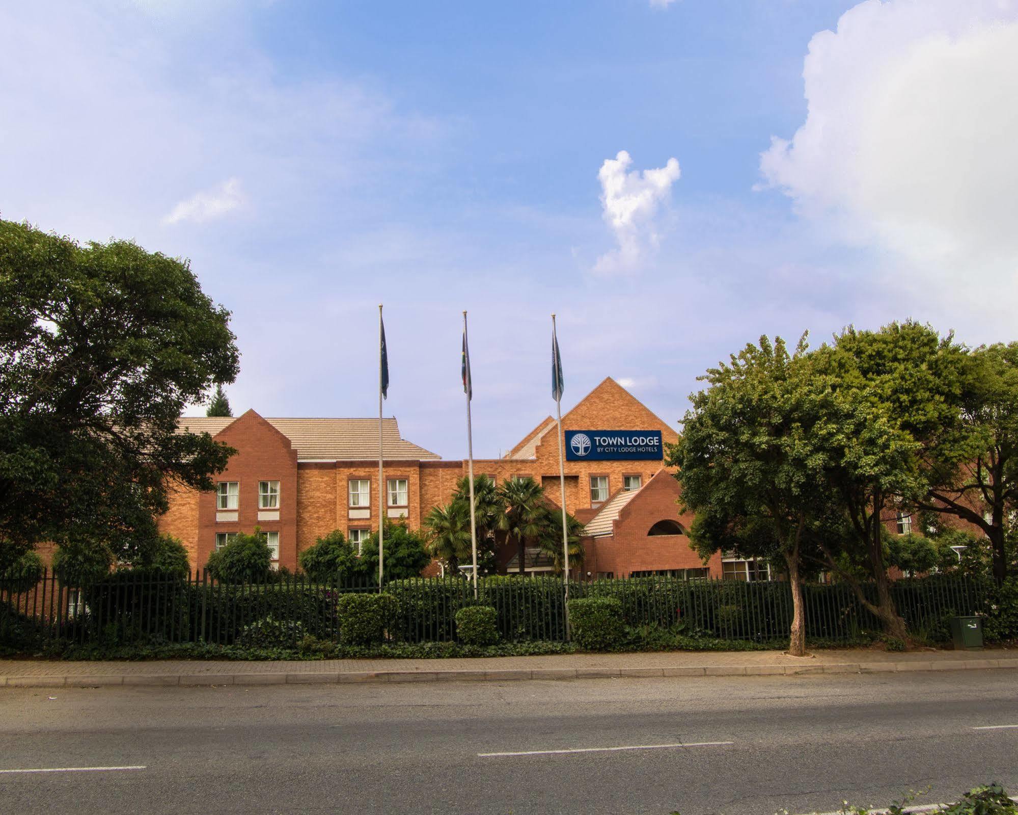 Hotel Road Sandton *