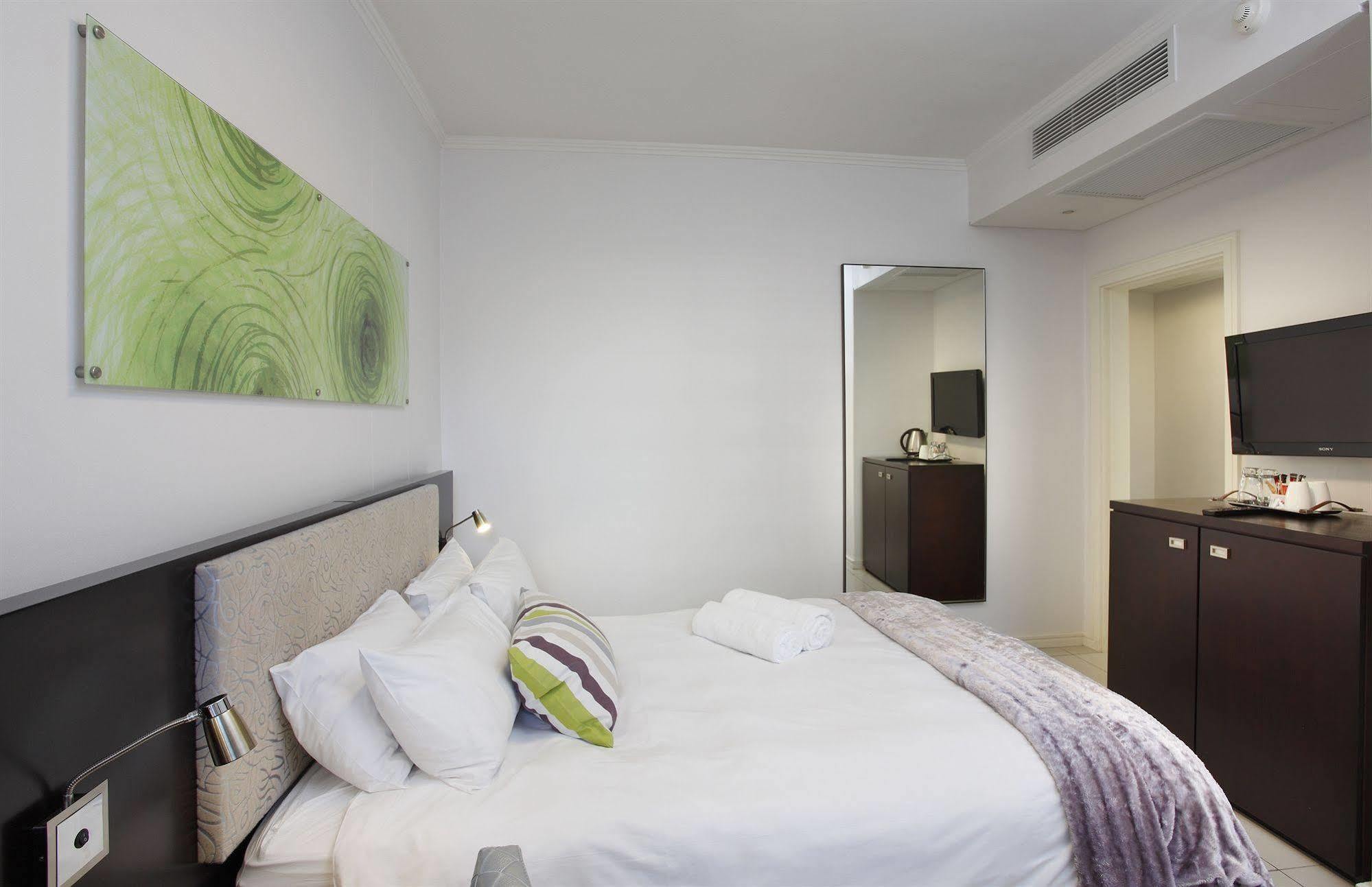 The Capital 20 West Apartment