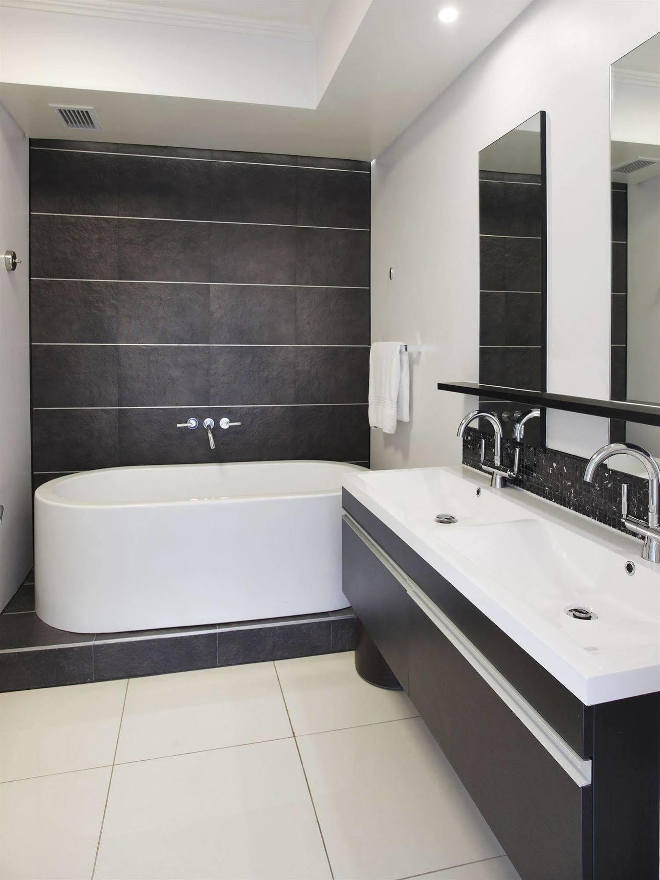 The Capital 20 West Apartment