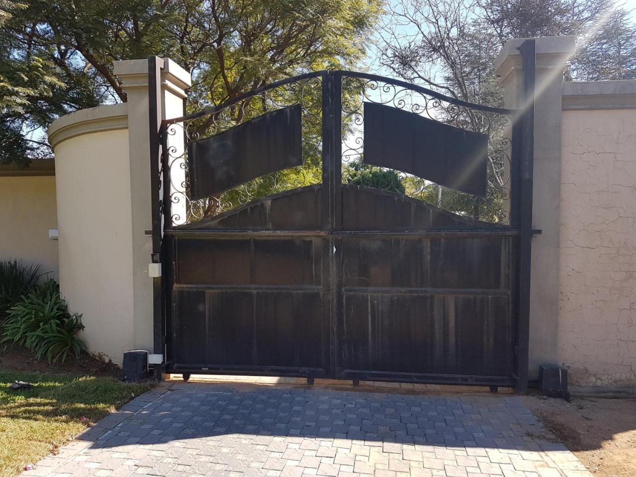 Bryanston Drive Elegant & Boardroom Facilities * Johannesburg