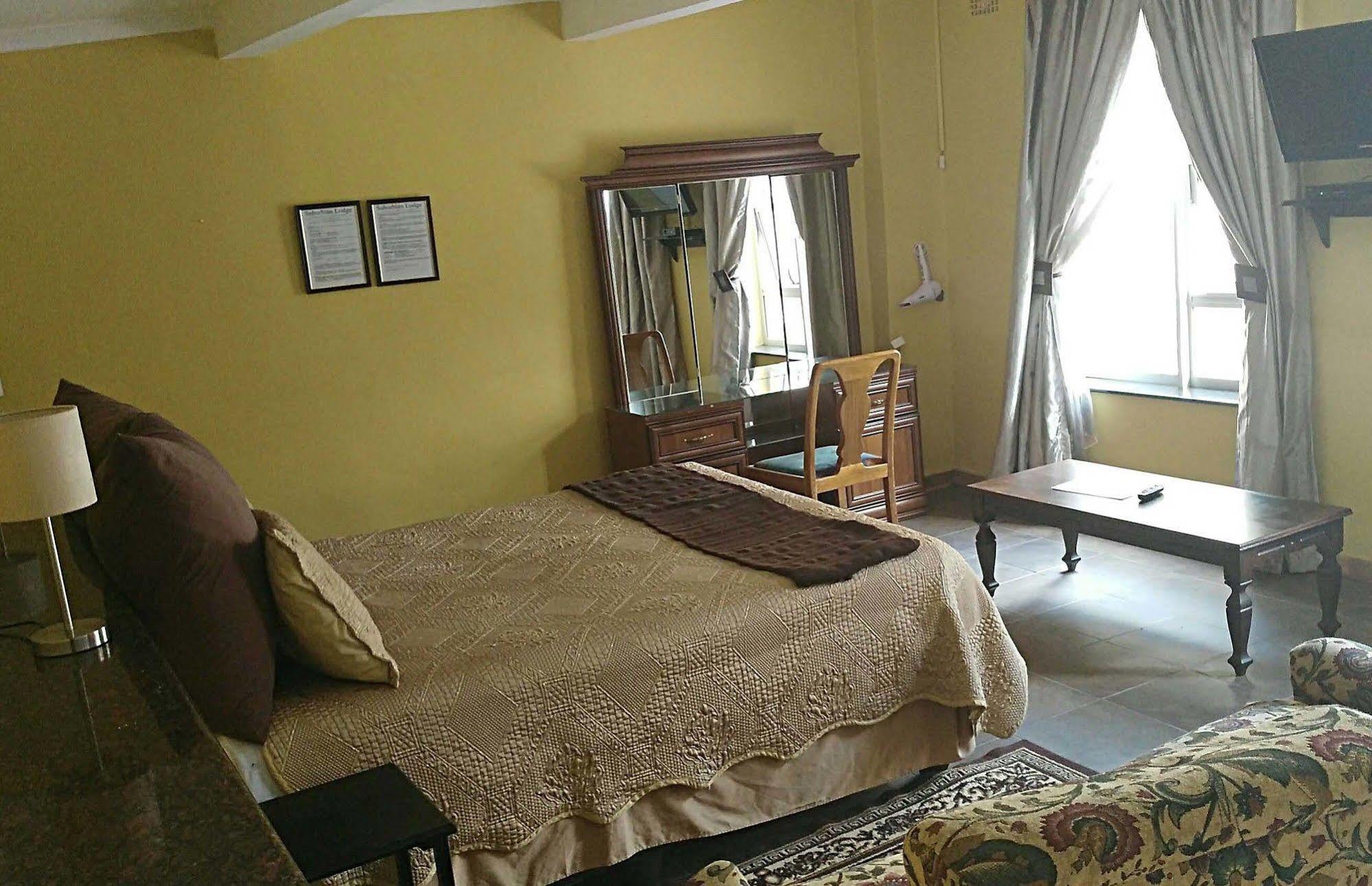 Suburbian Nhà khách 3*