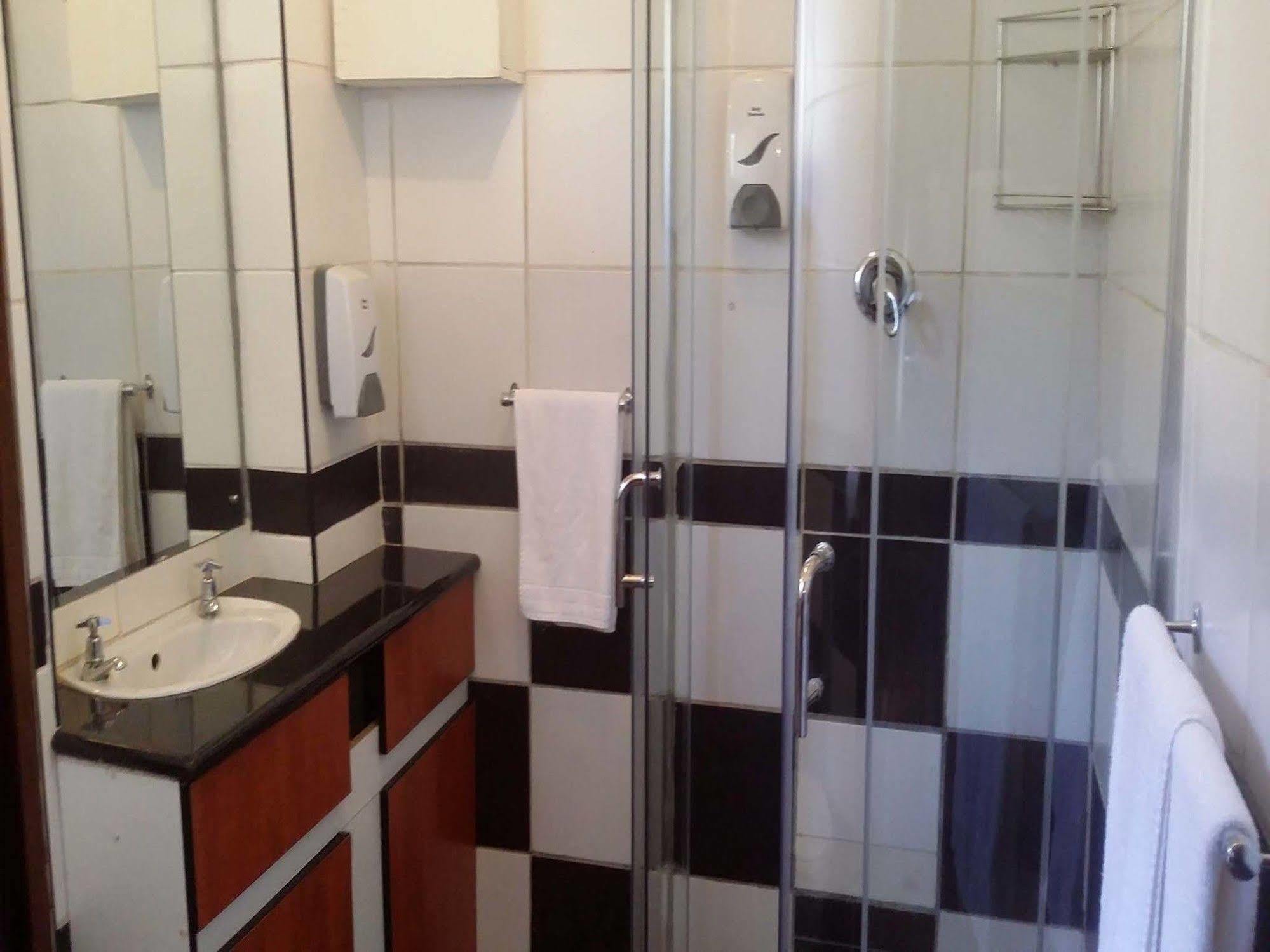 Nhà khách Suburbian 3*