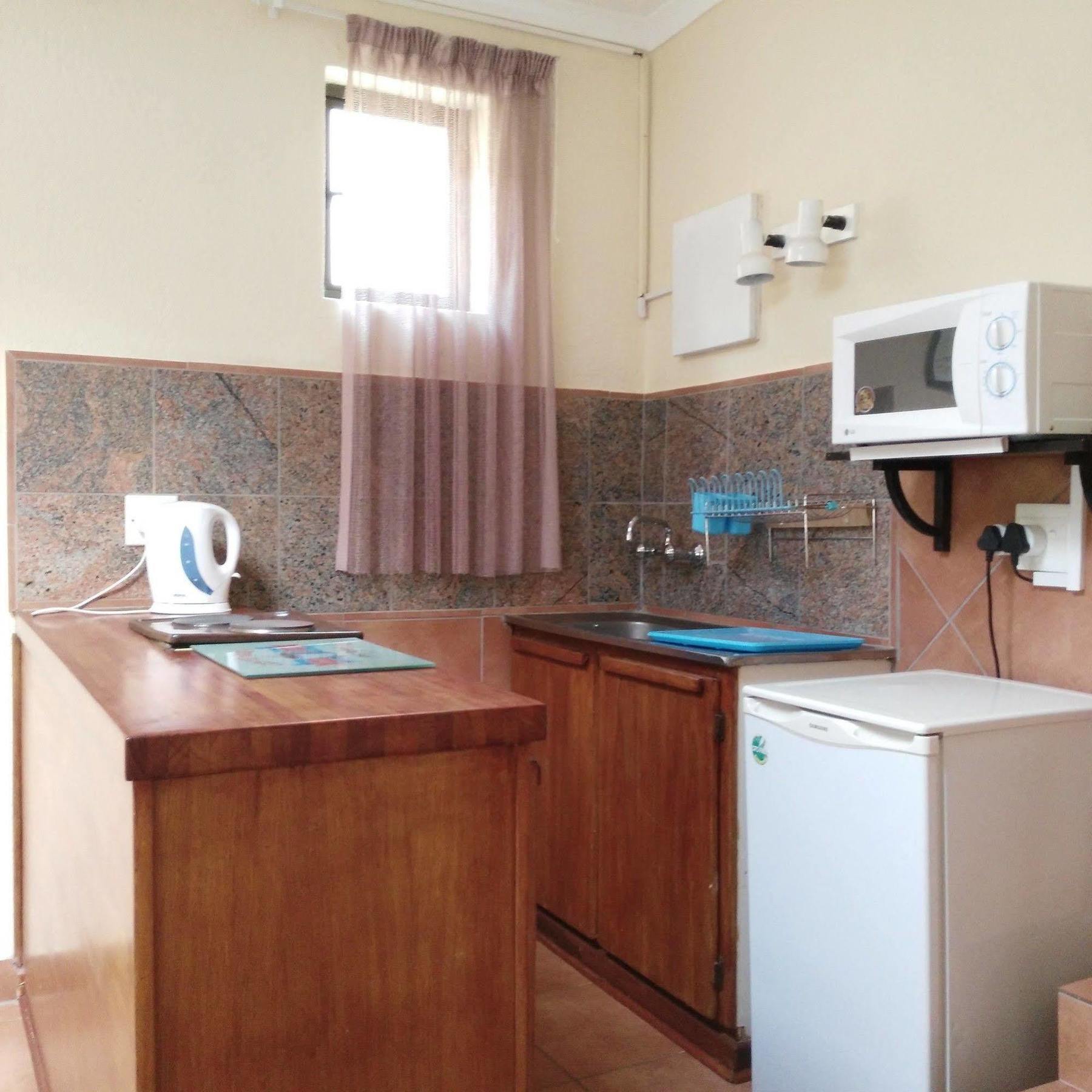 Nhà khách Suburbian 3*