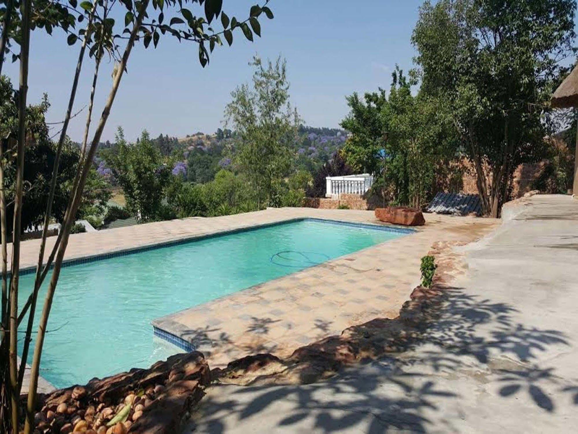 Suburbian Nhà khách 3*