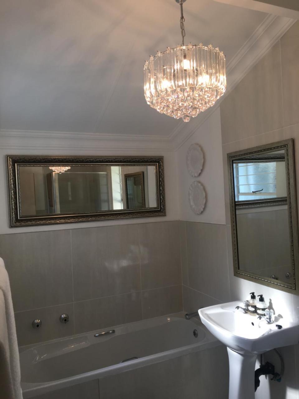 Vair's Place In Sandton Paulshof - Apartment, Lux Suites & Apartment Johannesburg