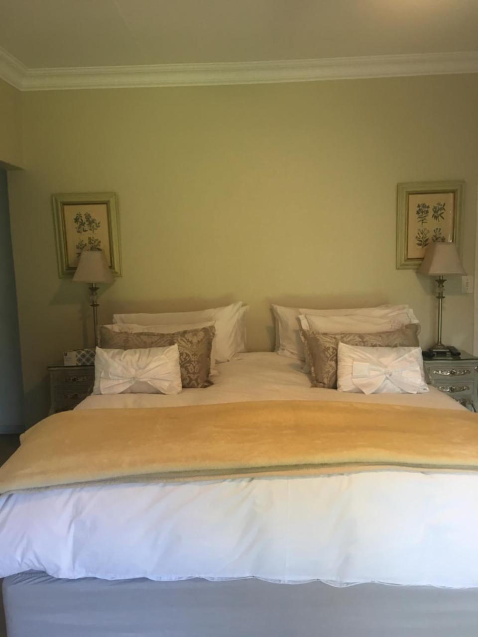 Apartment Vair's Place In Sandton Paulshof - Apartment, Lux Suites & *