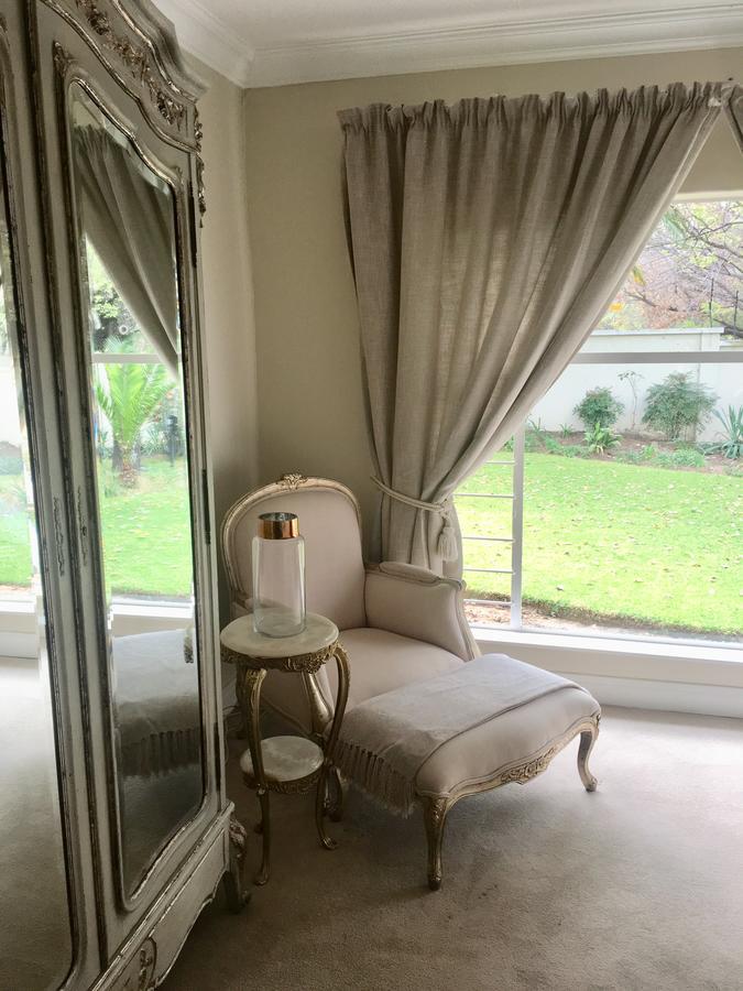 Vair's Place In Sandton Paulshof - Apartment, Lux Suites & Apartment Johannesburg