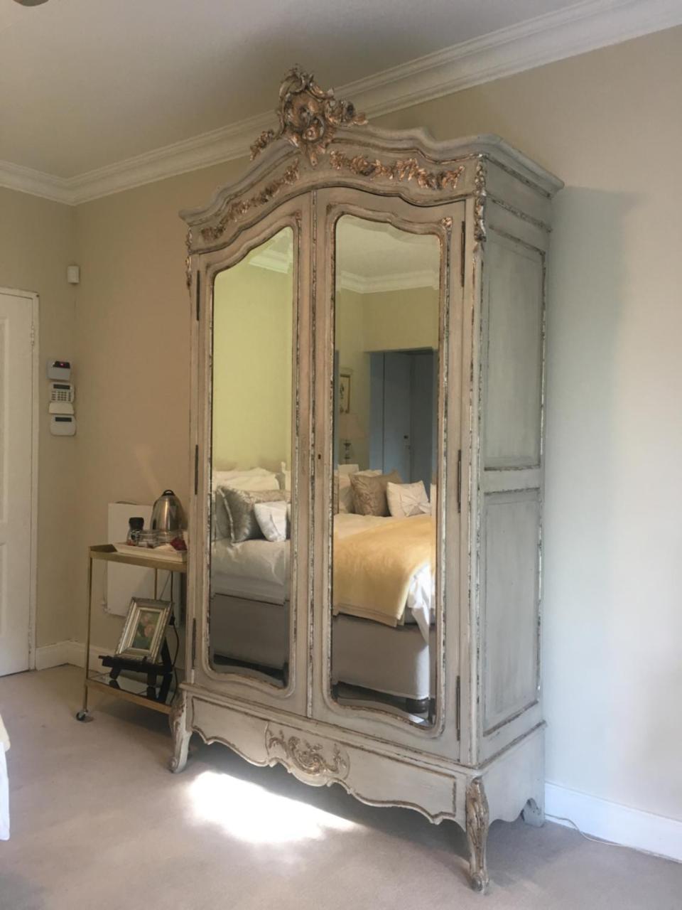 Vair's Place In Sandton Paulshof - Apartment, Lux Suites & Johannesburg