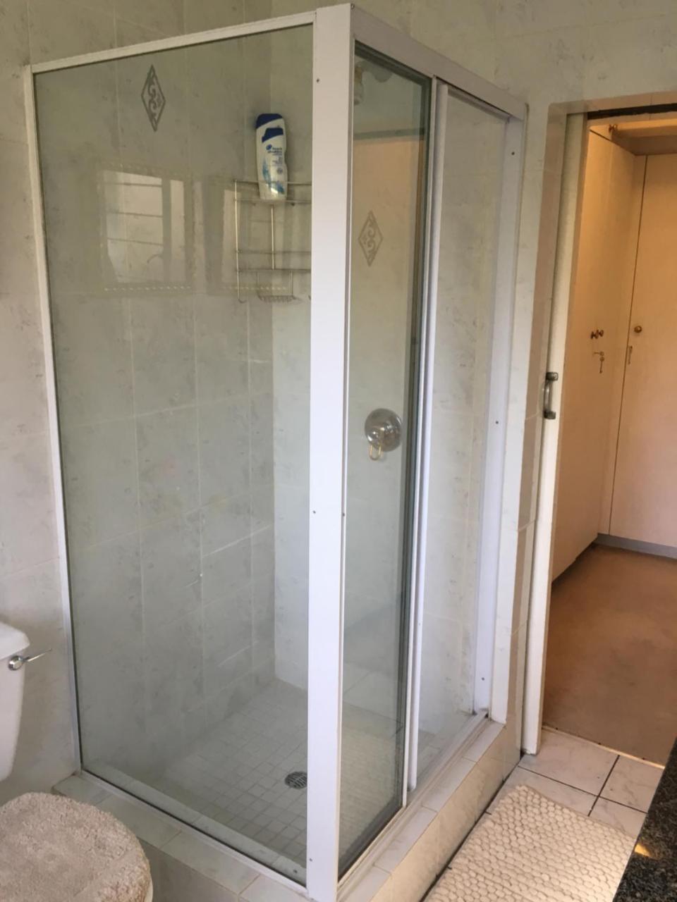 Vair's Place In Sandton Paulshof - Apartment, Lux Suites &