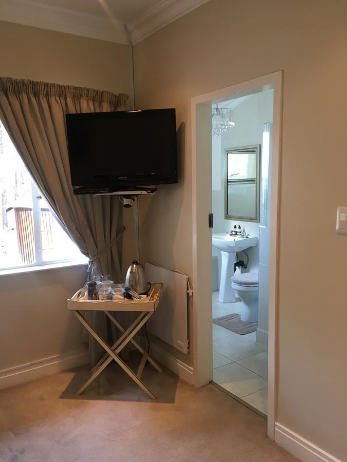 Apartment Vair's Place In Sandton Paulshof - Apartment, Lux Suites & *