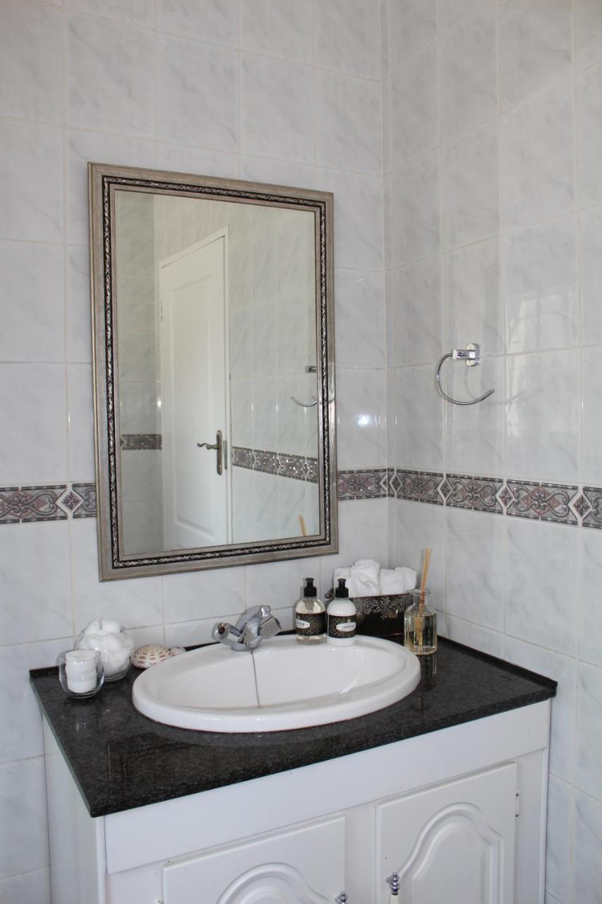 Vair's Place In Sandton Paulshof - Apartment, Lux Suites &