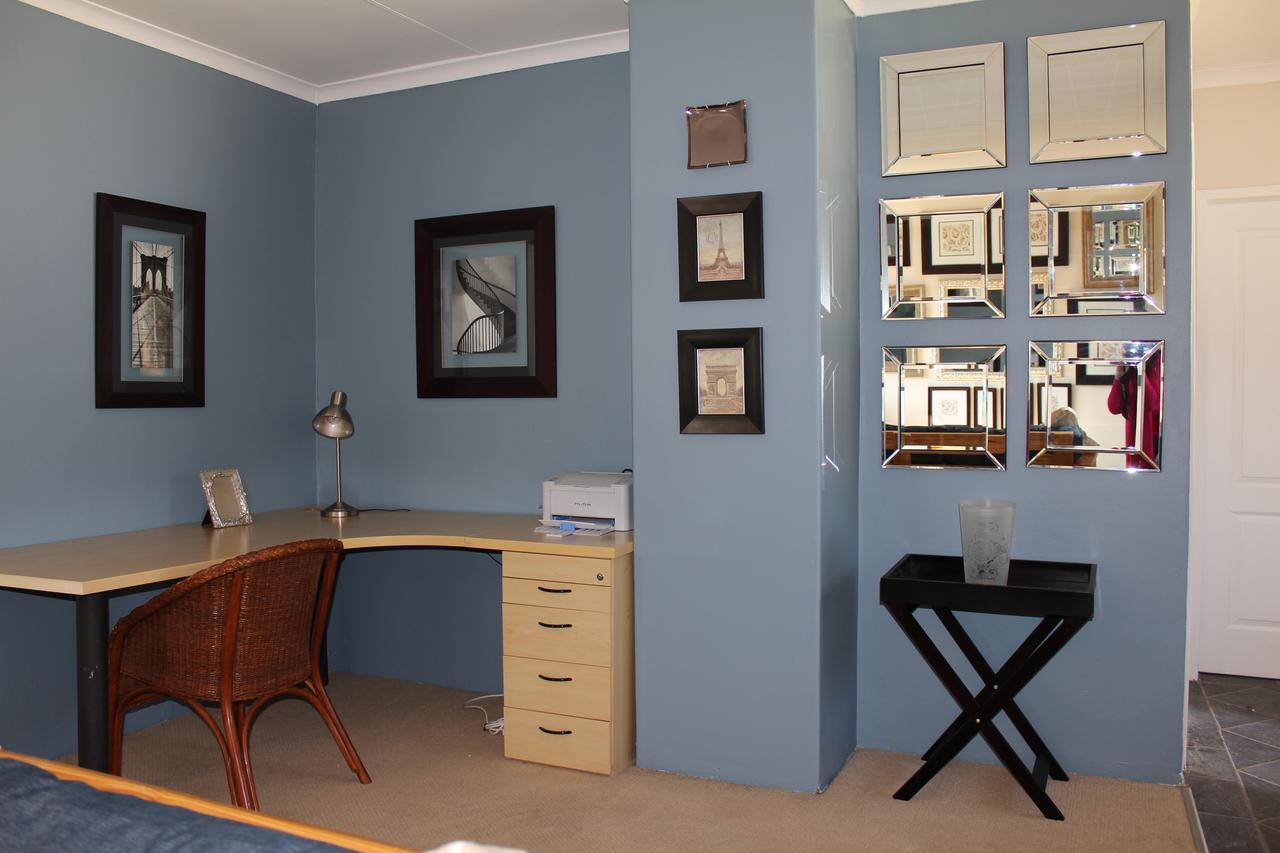 Vair's Place In Sandton Paulshof - Apartment, Lux Suites & *
