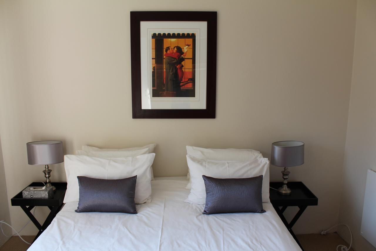 Vair's Place In Sandton Paulshof - Apartment, Lux Suites & Apartment