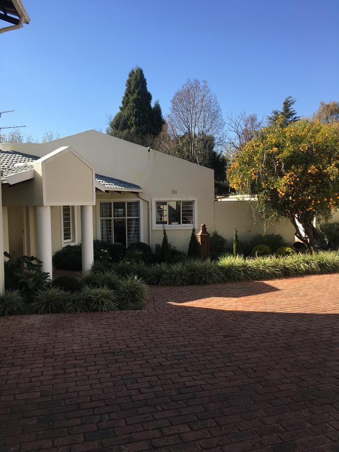 Vair's Place In Sandton Paulshof - Apartment, Lux Suites & Apartment *