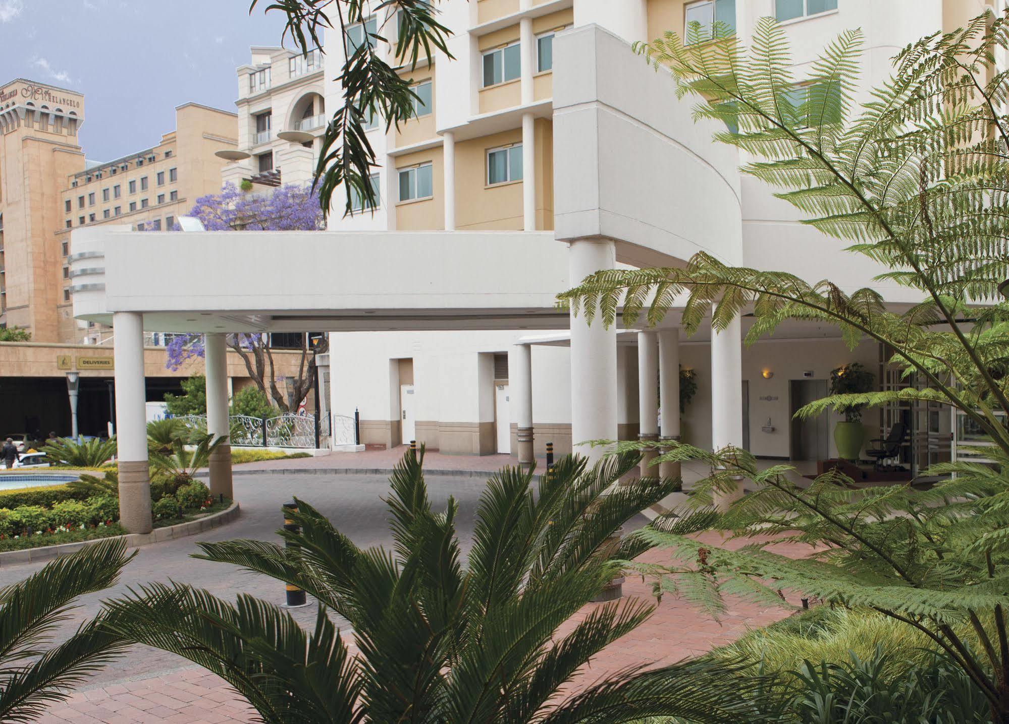 Hotel Garden Court Sandton 3*